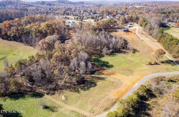 4607 Huffaker Dr, Strawberry Plains, TN 37871