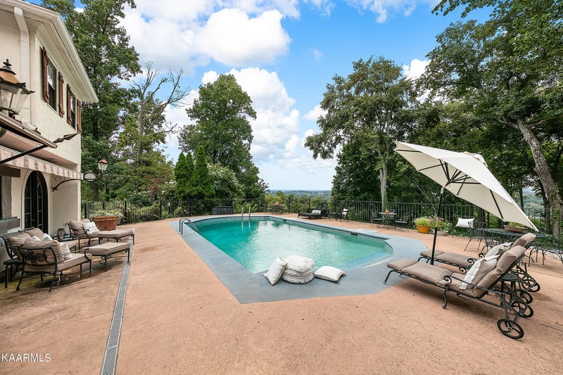 4615 River Oak Dr, Knoxville, TN 37920