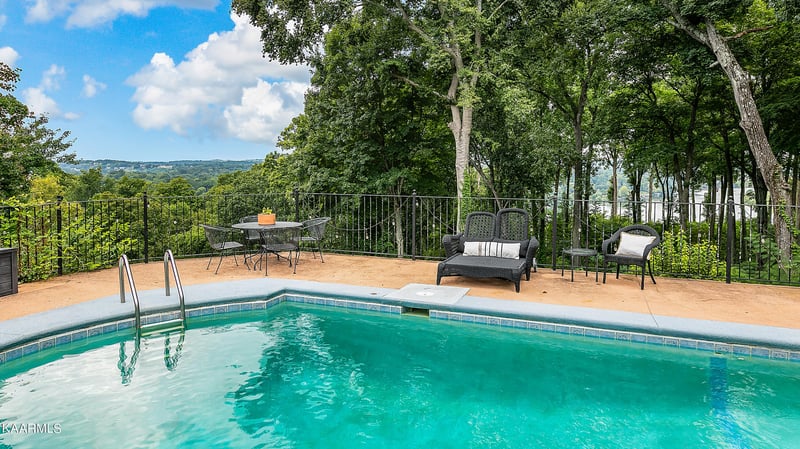 4615 River Oak Dr, Knoxville, TN 37920