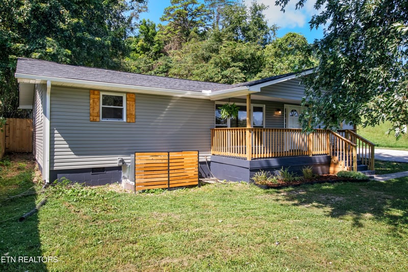 462 Island Ford Rd, Jacksboro, TN 37757