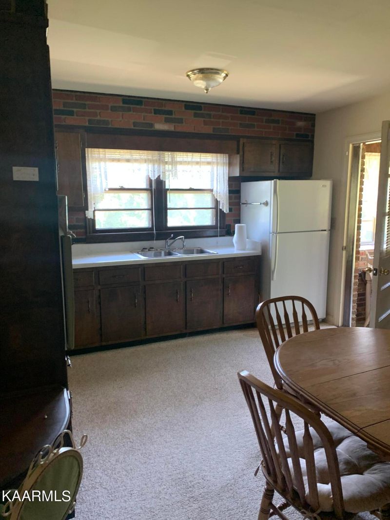 462 Woolsey Rd, Harriman, TN 37748