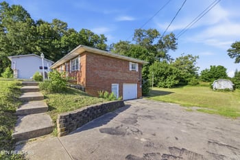 4620 Robinhood Cir, Strawberry Plains, TN 37871