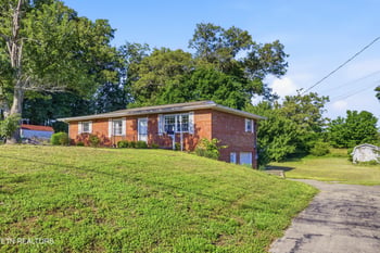 4620 Robinhood Cir, Strawberry Plains, TN 37871