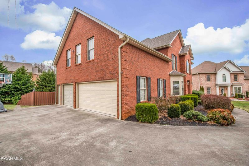 4625 Gillcrest Dr, Knoxville, TN 37938