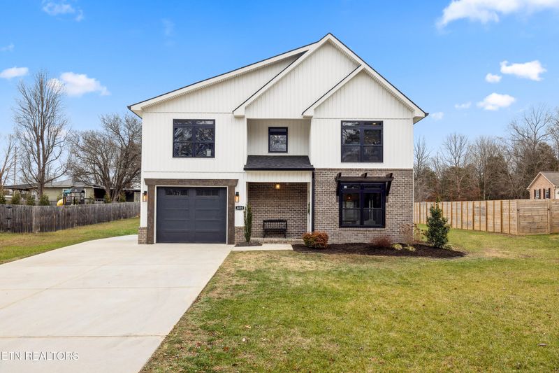 4628 W Beaver Creek Dr, Powell, TN 37849