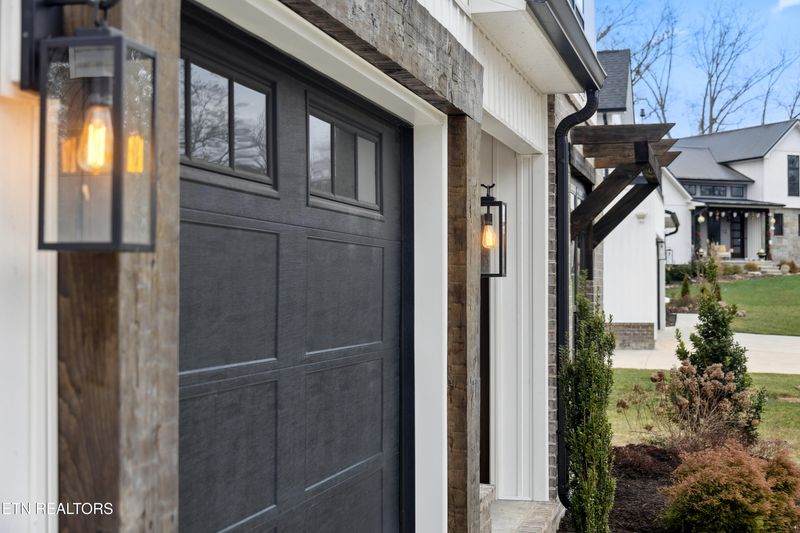 4628 W Beaver Creek Dr, Powell, TN 37849