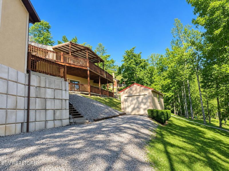 463 Fox Lake Ln, Lafollette, TN 37766