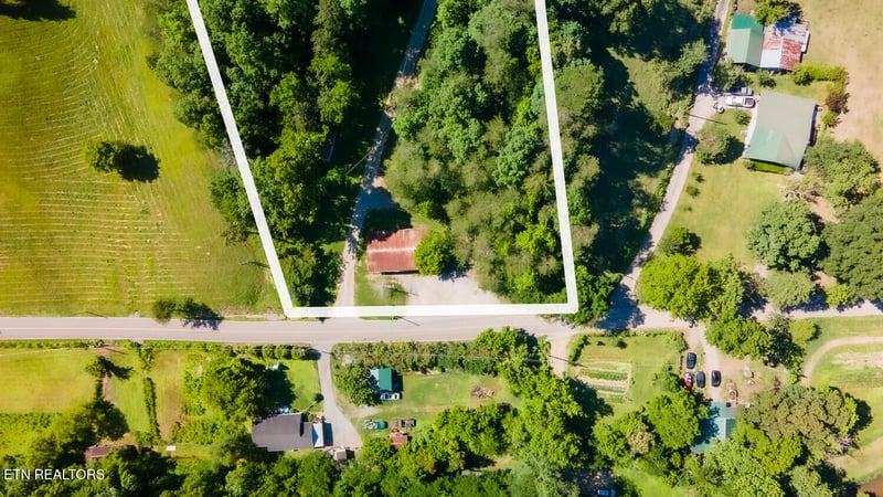 463 Lovers Ln, Townsend, TN 37882