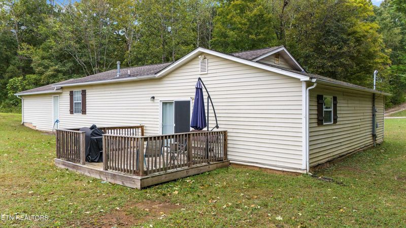 4639 Moon Ln, Strawberry Plains, TN 37871
