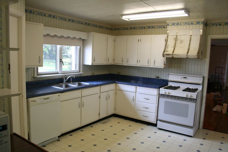 464 W Outer Dr, Oak Ridge, TN 37830