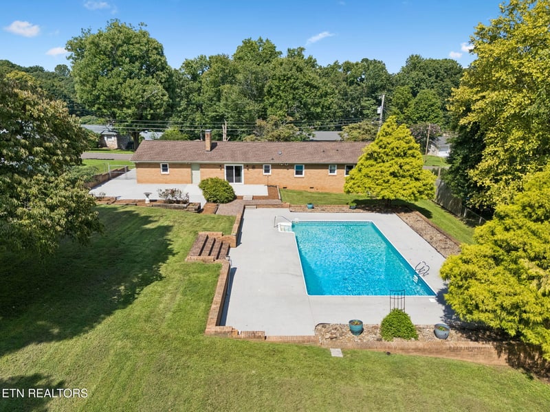 4640 Robindale Dr, Knoxville, TN 37921