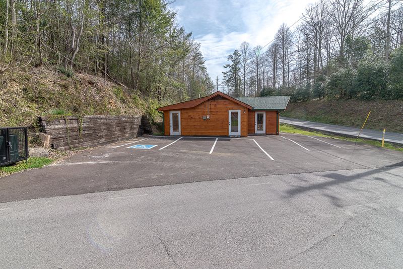 465 Glades Rd, Gatlinburg, TN 37738