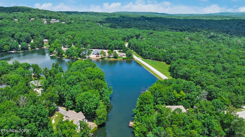 465 Saint George Dr, Crossville, TN 38558