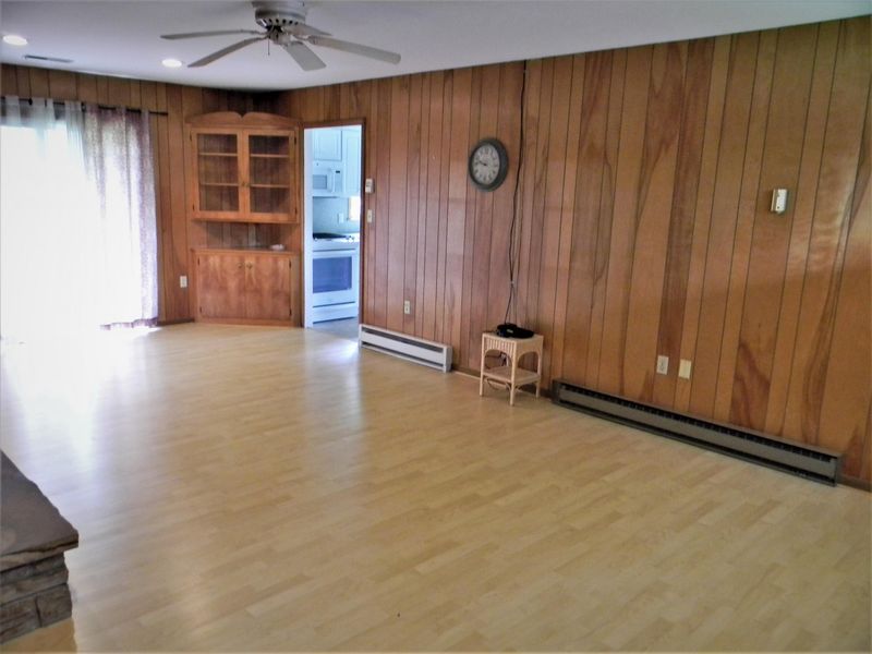 465 Yonside Dr, Pleasant Hill, TN 38578