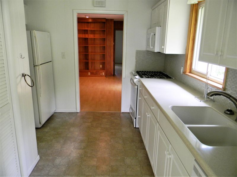 465 Yonside Dr, Pleasant Hill, TN 38578