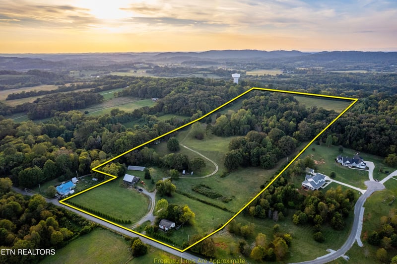 4651 N Wildwood Rd, Maryville, TN 37804