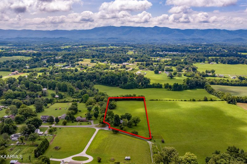 4656 W Mccammon Ct, Maryville, TN 37804