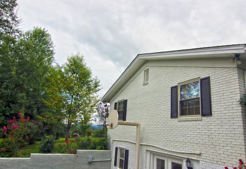 466 Butter & Egg Rd, Jacksboro, TN 37757