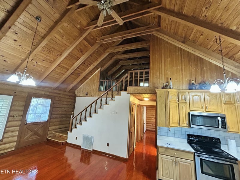 466 Greene Ln, Lafollette, TN 37766