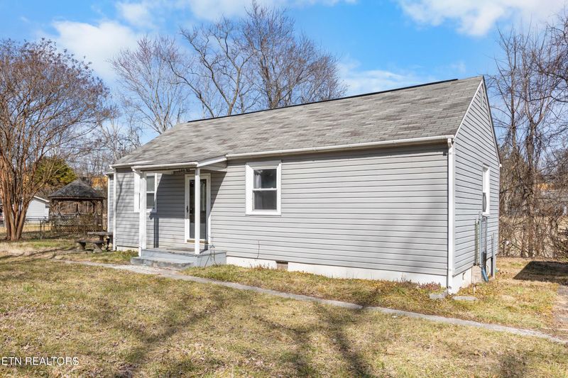 466 Hidden Valley Rd, Clinton, TN 37716