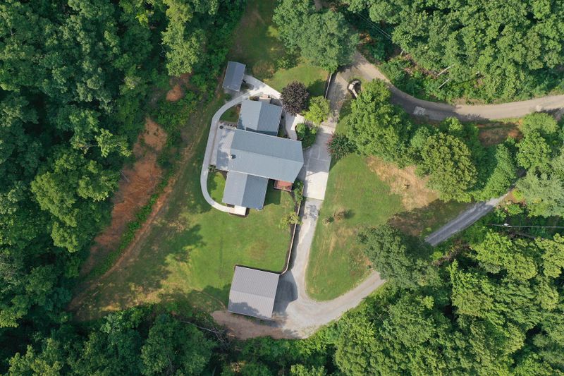 4663 Nebo Mountain Rd, Walland, TN 37886