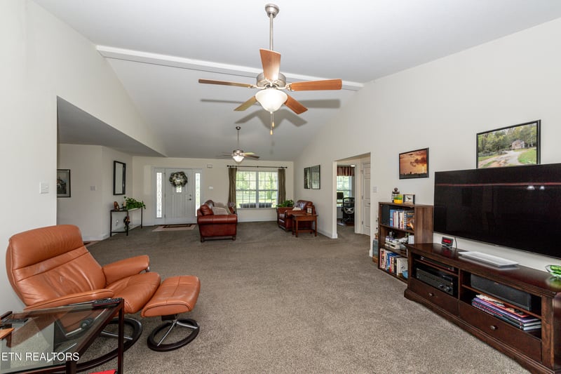 4667 Old Niles Ferry Rd, Maryville, TN 37801