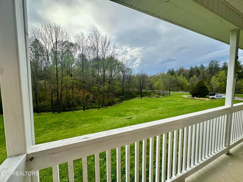 467 Deer Lodge Hwy, Sunbright, TN 37872