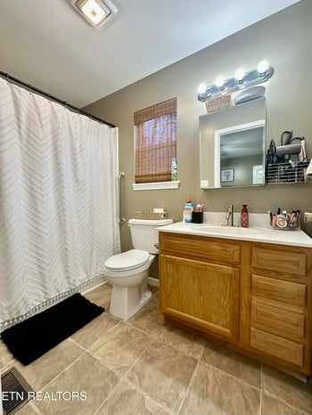 467 Deer Lodge Hwy, Sunbright, TN 37872