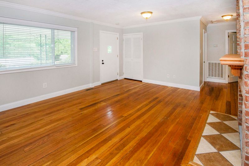 467 East Dr, Oak Ridge, TN 37830