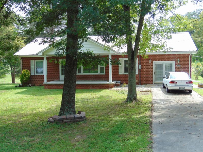 467 Pinecrest Rd, Jacksboro, TN 37757