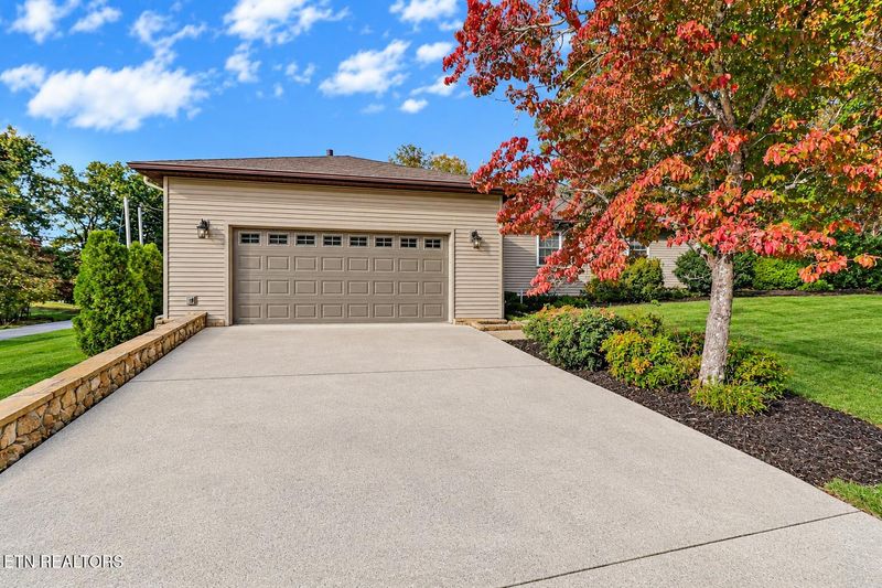 467 Snead Dr, Crossville, TN 38558
