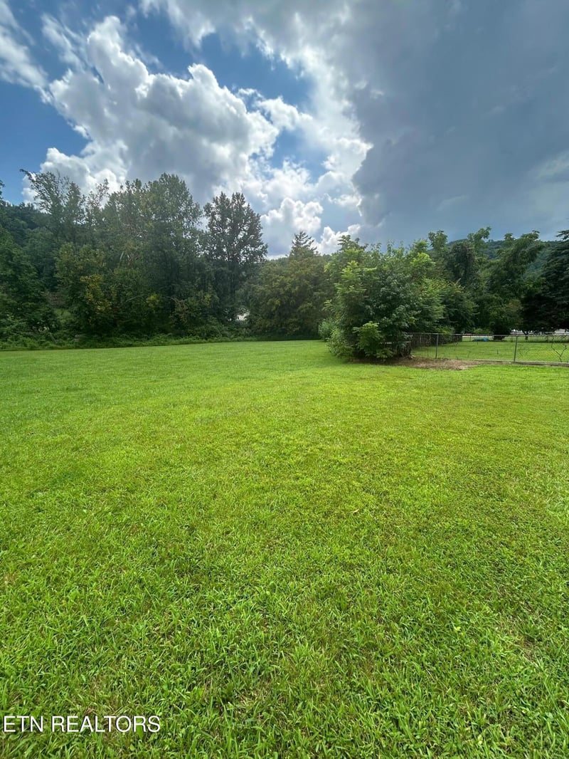 467 Sunset Tr, Jellico, TN 37762
