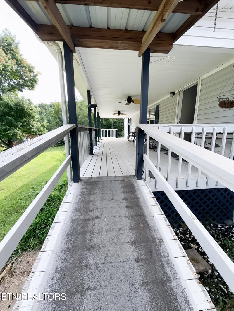 468 Easter Ln, Lafollette, TN 37766