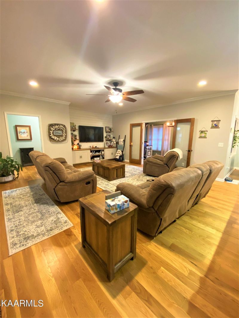 47 Forest Crossover Dr, Crossville, TN 38555