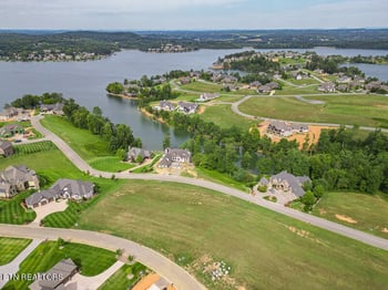 470 Commodore Dr, Lenoir City, TN 37772
