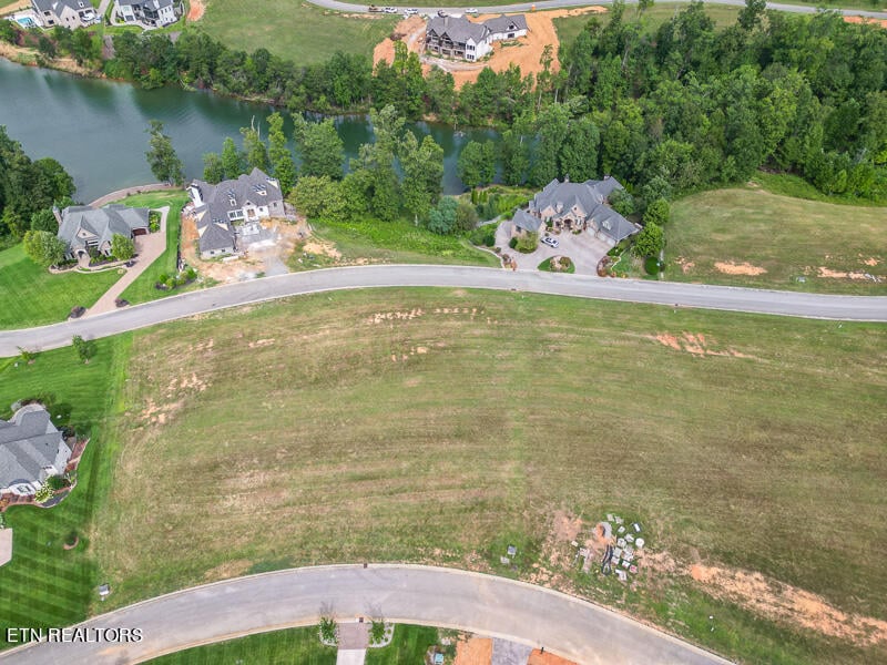 470 Commodore Dr, Lenoir City, TN 37772