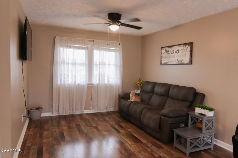 470 Klondike Cir, Kodak, TN 37764