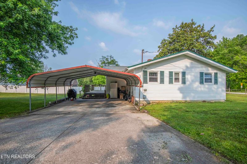 470 Old Hen Valley Rd, Oliver Springs, TN 37840
