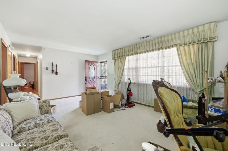 4704 Maplehill Rd, Knoxville, TN 37914