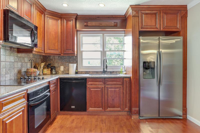 4705 Rochat Dr, Knoxville, TN 37918