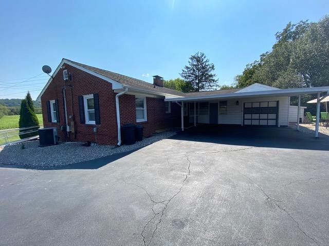 4705 W Beaver Creek Dr, Powell, TN 37849