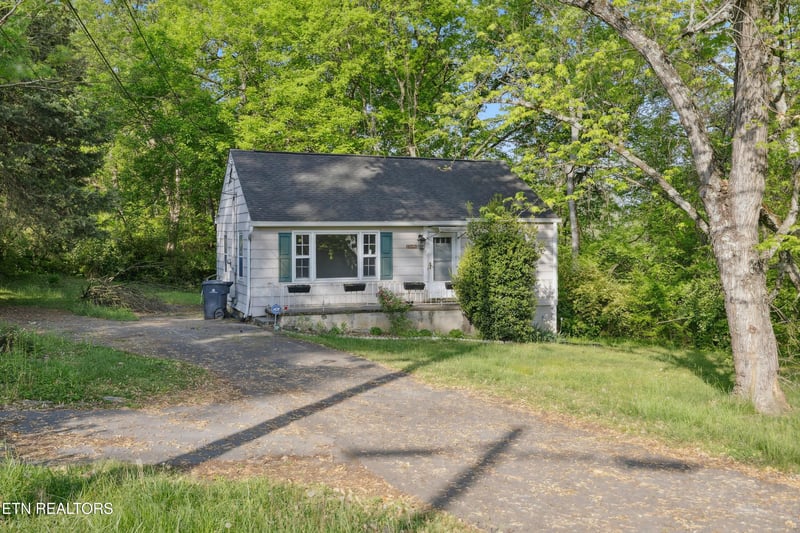 4707 Schubert Rd, Knoxville, TN 37912