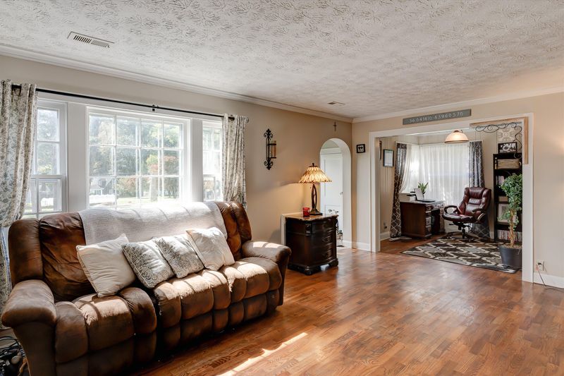 4708 E Lincoln Cir, Knoxville, TN 37918
