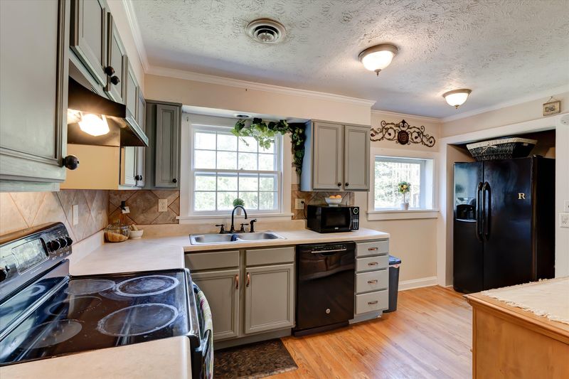 4708 E Lincoln Cir, Knoxville, TN 37918
