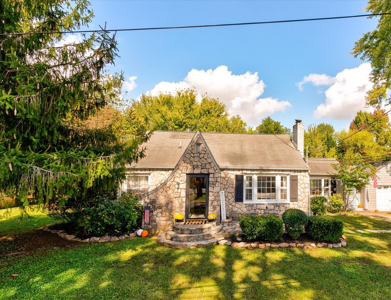 4708 E Lincoln Cir, Knoxville, TN 37918
