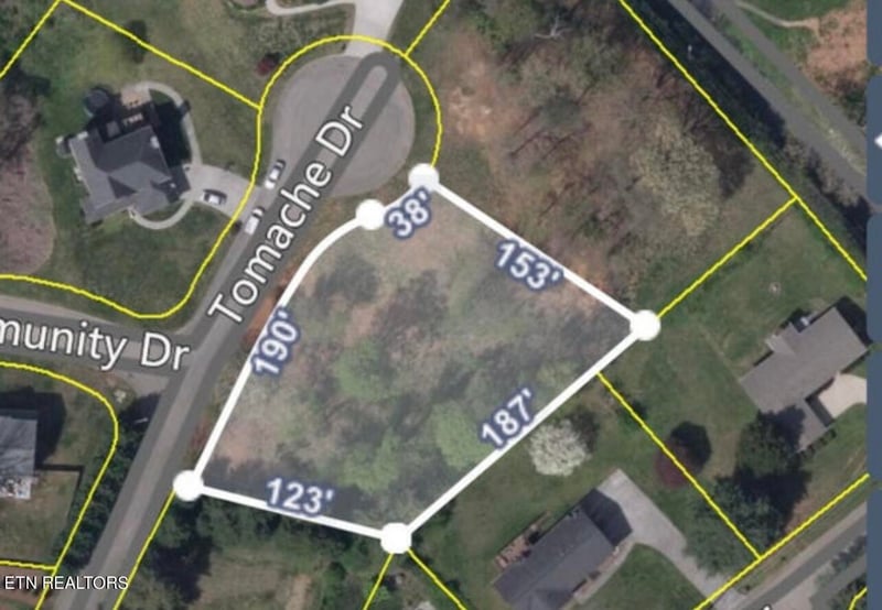 4710 NW Tomache Dr, Knoxville, TN 37909