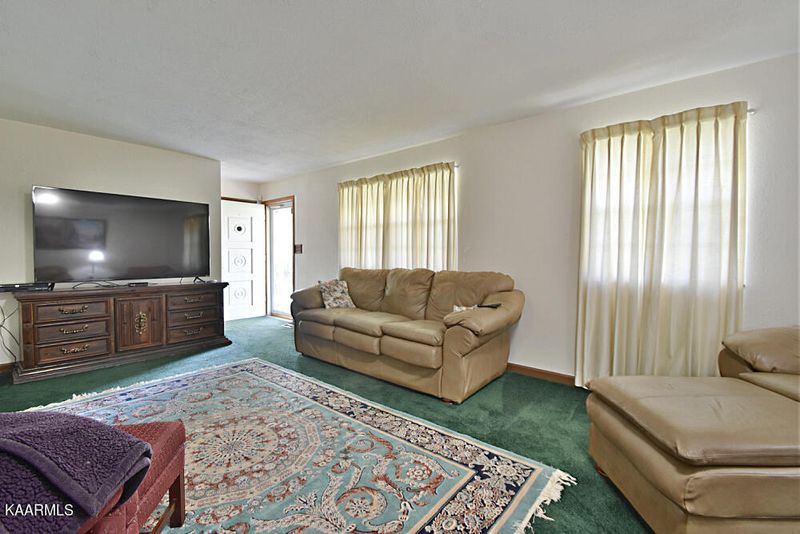 4714 Watson Dr, Strawberry Plains, TN 37871