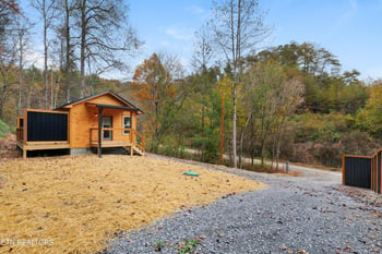 4715 Tiger Lilly Dr, Cosby, TN 37722