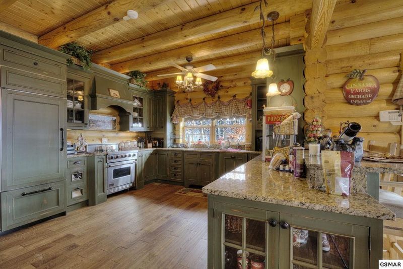 4716 Settlers View Ln, Sevierville, TN 37862