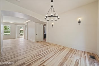 4717 Colonial Harbor Dr, Louisville, TN 37777
